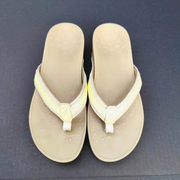 VIONIC Women's High Tide  Cream White Patent Platform Flip Flop Sandals Size 9 - Picture 2 of 6